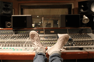 jake-morley-feet-up